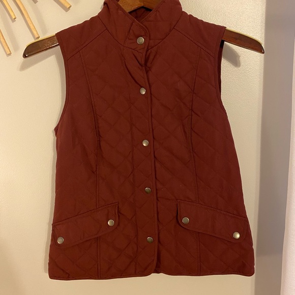 Burgundy vest - Picture 1 of 4
